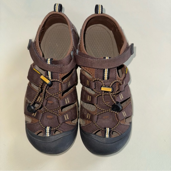 Big Kids Keen Newport H2 Brown Outdoor Sandals - Picture 2 of 8